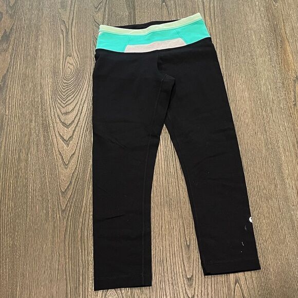 lululemon athletica Pants - Lululemon Wunder Under Crop in Black/Teal Quilt Size 4